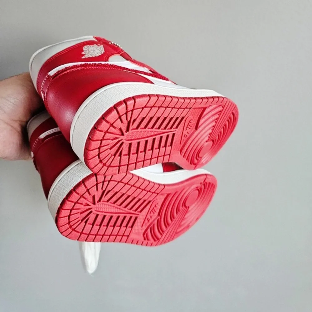 NWB Jordan 1 Retro High OG Varsity Red - Picture 3 of 4